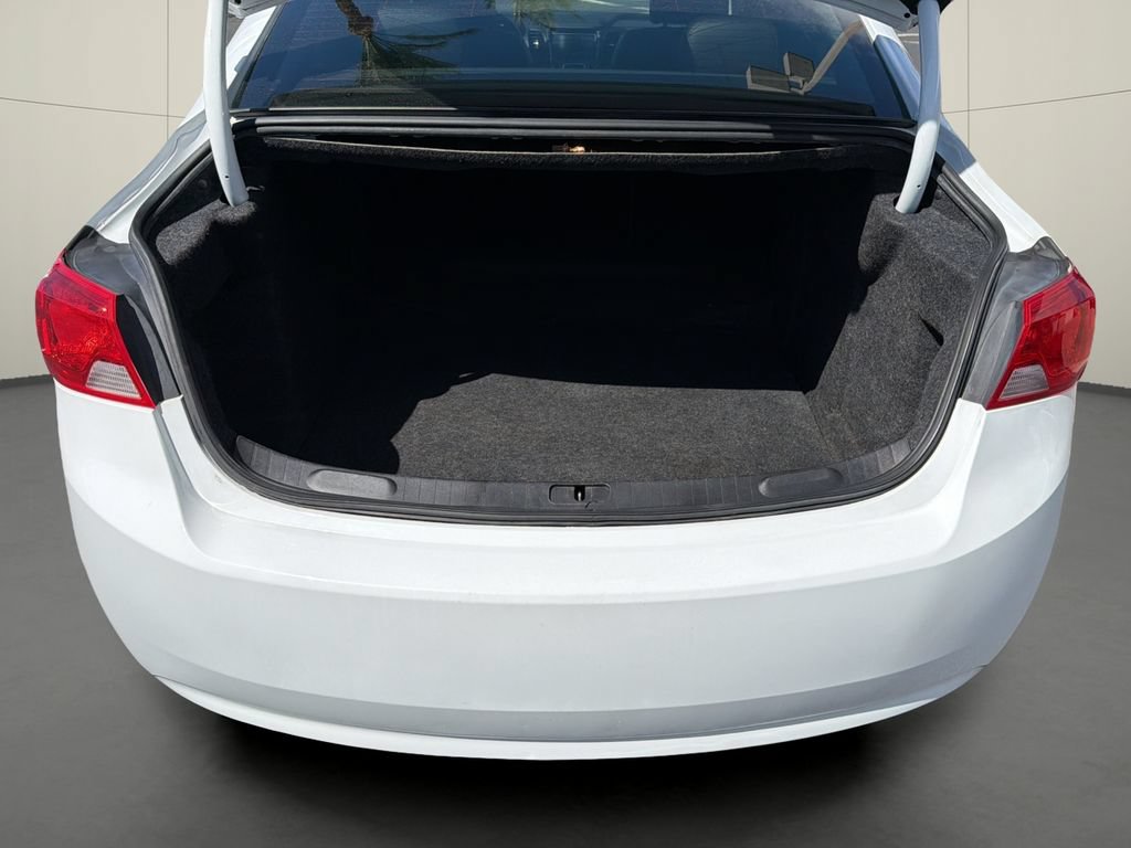 Used 2017 Chevrolet Impala LT FWD image 10