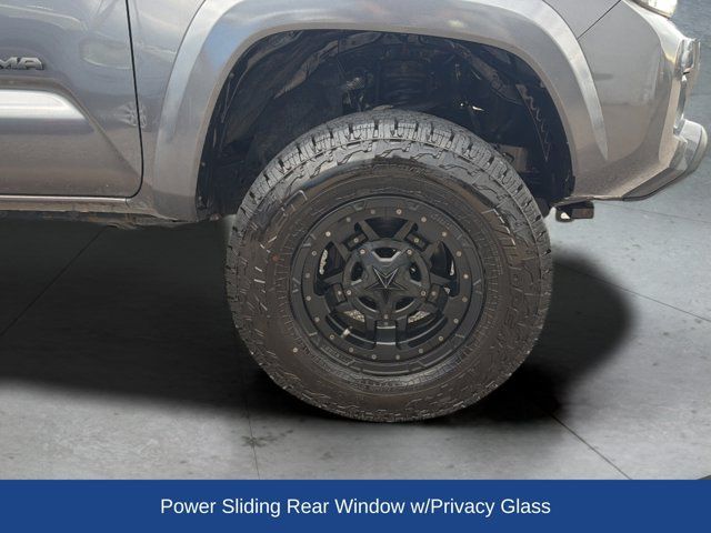 Used 2018 Toyota Tacoma SR5 AWD/4WD image 28