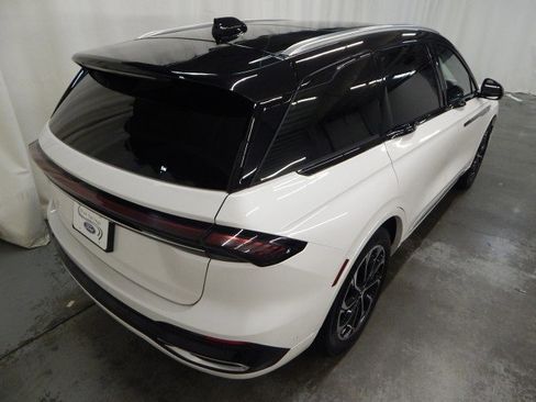 Used 2024 Lincoln Nautilus Reserve w/ Equipment Group 202A image 3