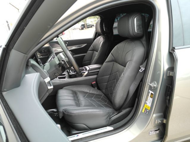 Used 2024 BMW i7 xDrive60 w/ Premium Package AWD/4WD image 6