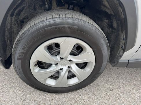 Used 2021 Toyota RAV4 LE image 7