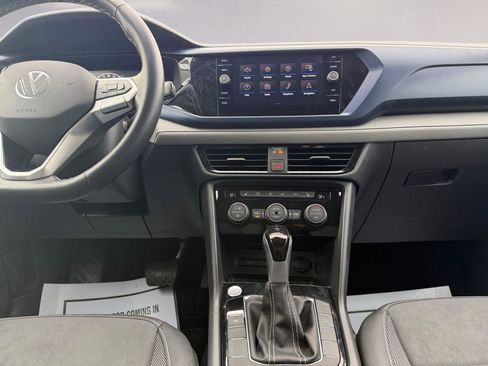 Used 2024 Volkswagen Taos SE w/ MDO Package image 11