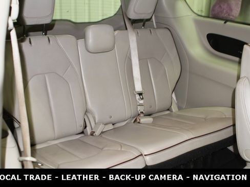 Used 2017 Chrysler Pacifica Limited image 28