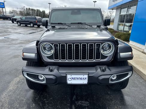 Used 2025 Jeep Wrangler Sahara w/ Safety Group image 12