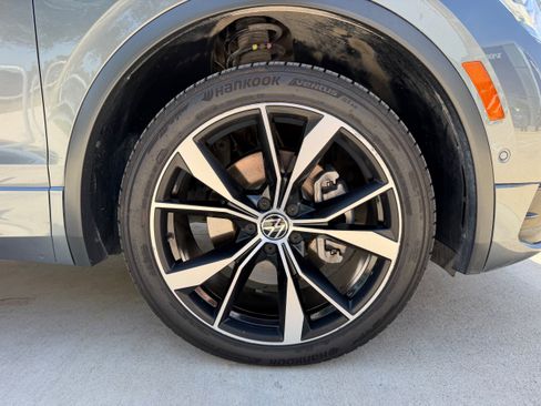Used 2022 Volkswagen Tiguan SEL R-Line AWD/4WD image 9