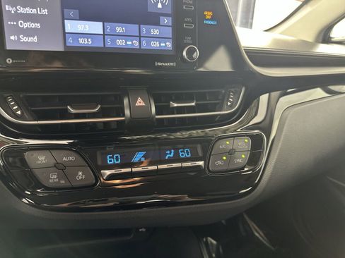 Used 2020 Toyota C-HR LE FWD image 19