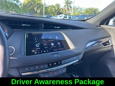 Used 2023 Cadillac XT4 Luxury w/ Cold Weather Package FWD image 13