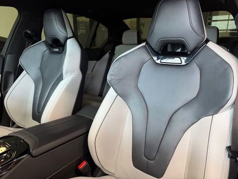 Used 2025 BMW M5 w/ Carbon Package image 10