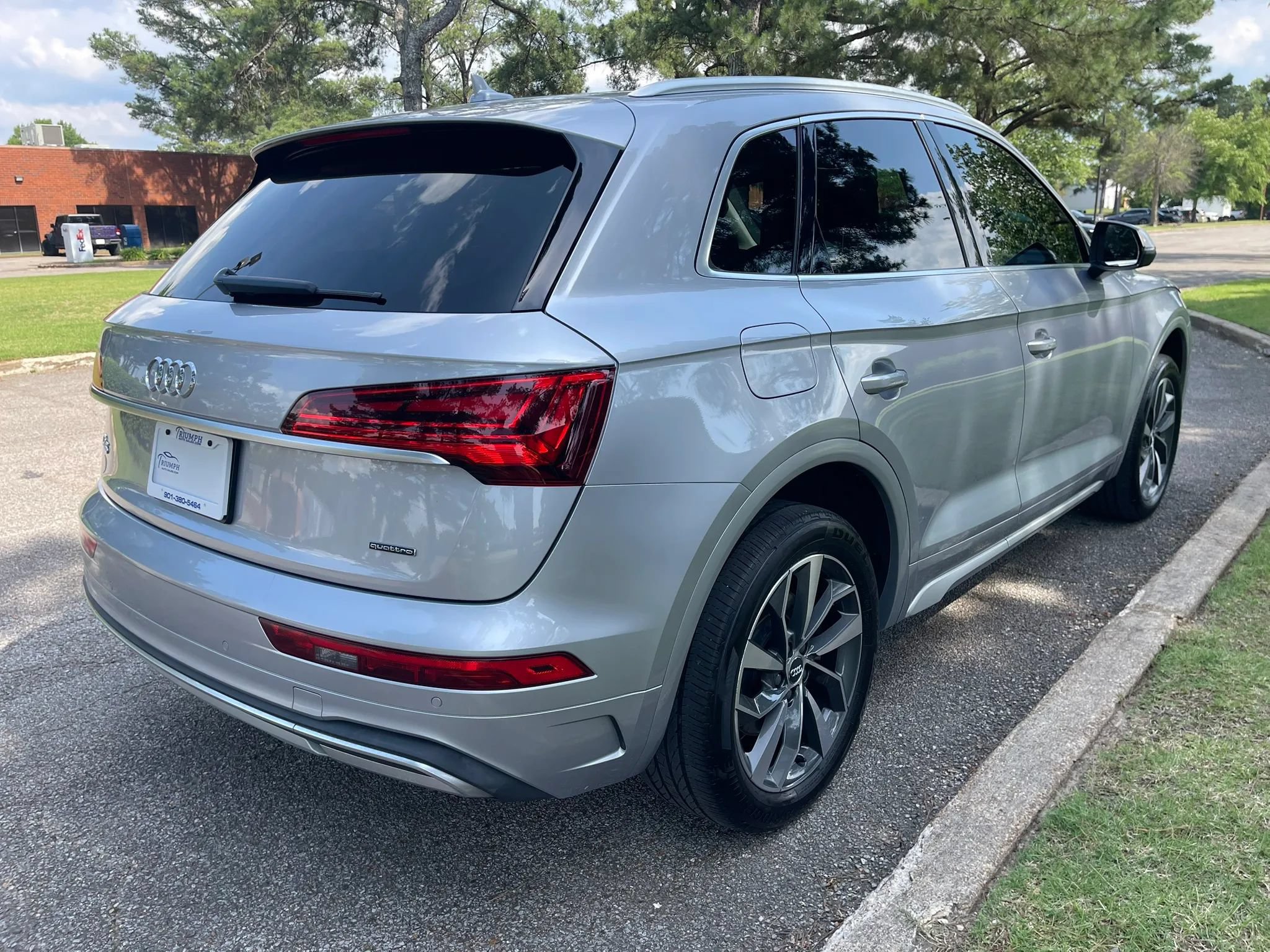Used 2021 Audi Q5 2.0T Premium Plus w/ Premium Plus Package AWD/4WD image 5