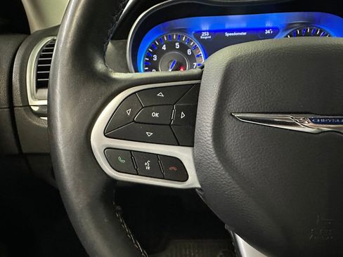 Used 2018 Chrysler 300 Limited image 7