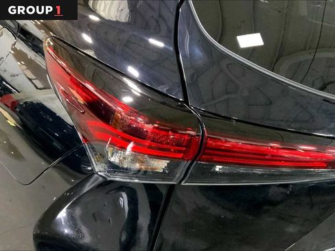Certified 2024 Toyota Highlander XLE AWD/4WD image 29