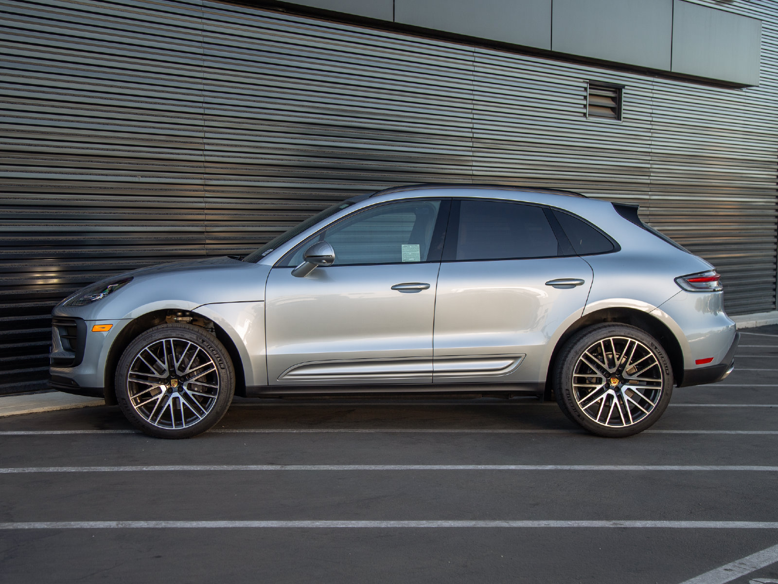 Certified 2026 Porsche Macan AWD/4WD image 2