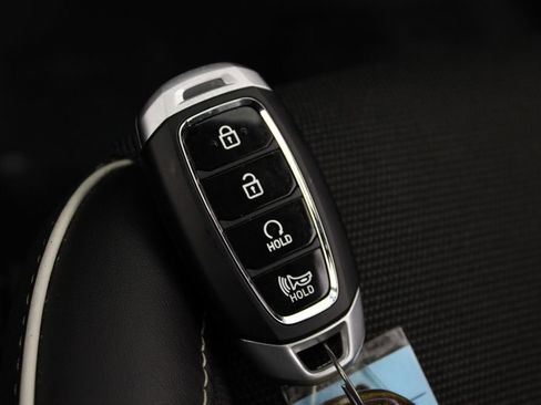 Certified 2023 Hyundai Venue Limited FWD image 31