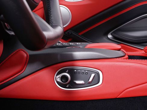 Used 2021 Aston Martin V8 Vantage Base image 26