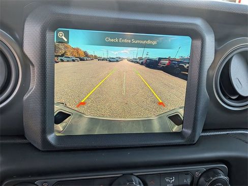 Used 2023 Jeep Gladiator Willys image 23