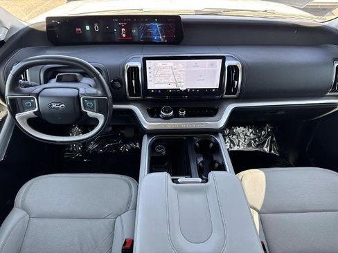 Certified 2025 Ford Expedition Max Platinum image 8