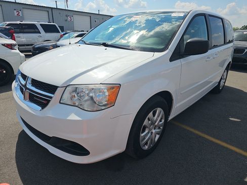 Used 2017 Dodge Grand Caravan SE FWD image 2