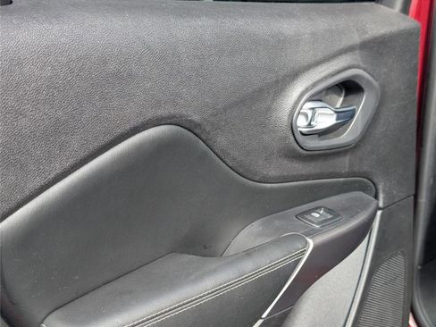 Used 2020 Jeep Cherokee Limited image 33