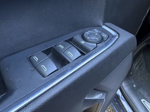 Used 2022 Chevrolet Silverado 1500 LT AWD/4WD image 5