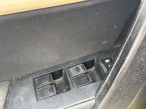 Used 2015 Toyota Corolla LE FWD image 25