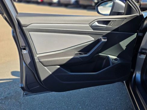 Used 2025 Volkswagen Jetta SE image 21