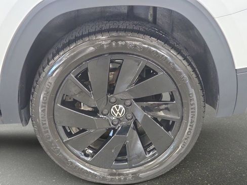 Used 2024 Volkswagen Atlas SE w/ Panoramic Sunroof Package image 29