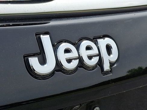 Used 2024 Jeep Compass Latitude AWD/4WD image 30