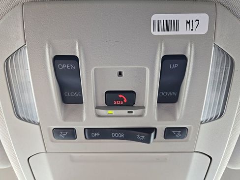 Used 2025 Toyota Highlander Limited AWD/4WD image 43