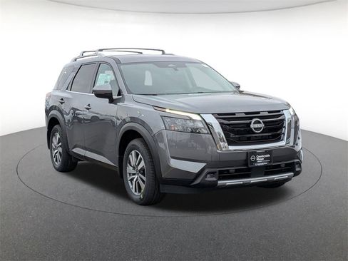 New 2025 Nissan Pathfinder SL image 3