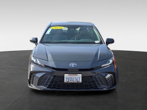 Used 2025 Toyota Camry SE image 2