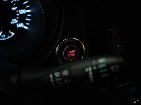 Used 2019 Nissan Rogue SV image 19