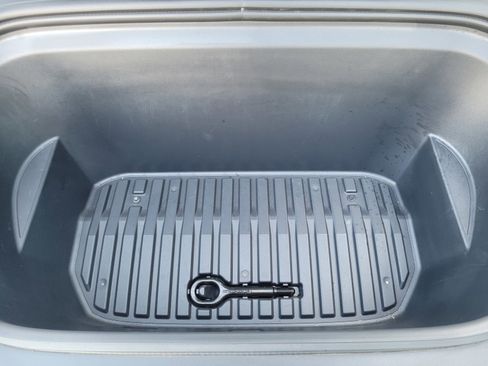 Used 2023 Tesla Model Y Long Range image 30