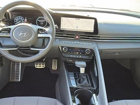Used 2025 Hyundai Elantra SEL FWD image 13