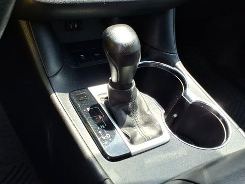 Used 2015 Toyota Highlander LE FWD image 13