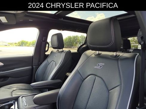 Used 2024 Chrysler Pacifica Limited w/ S Appearance Package image 24