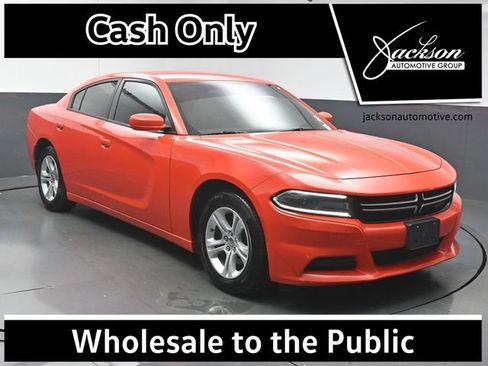 Used 2016 Dodge Charger SE RWD image 1