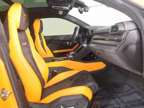 Used 2021 Lamborghini Urus image 14