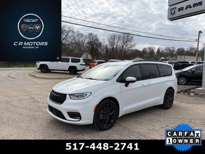 Used 2023 Chrysler Pacifica Touring-L w/ S Appearance Package