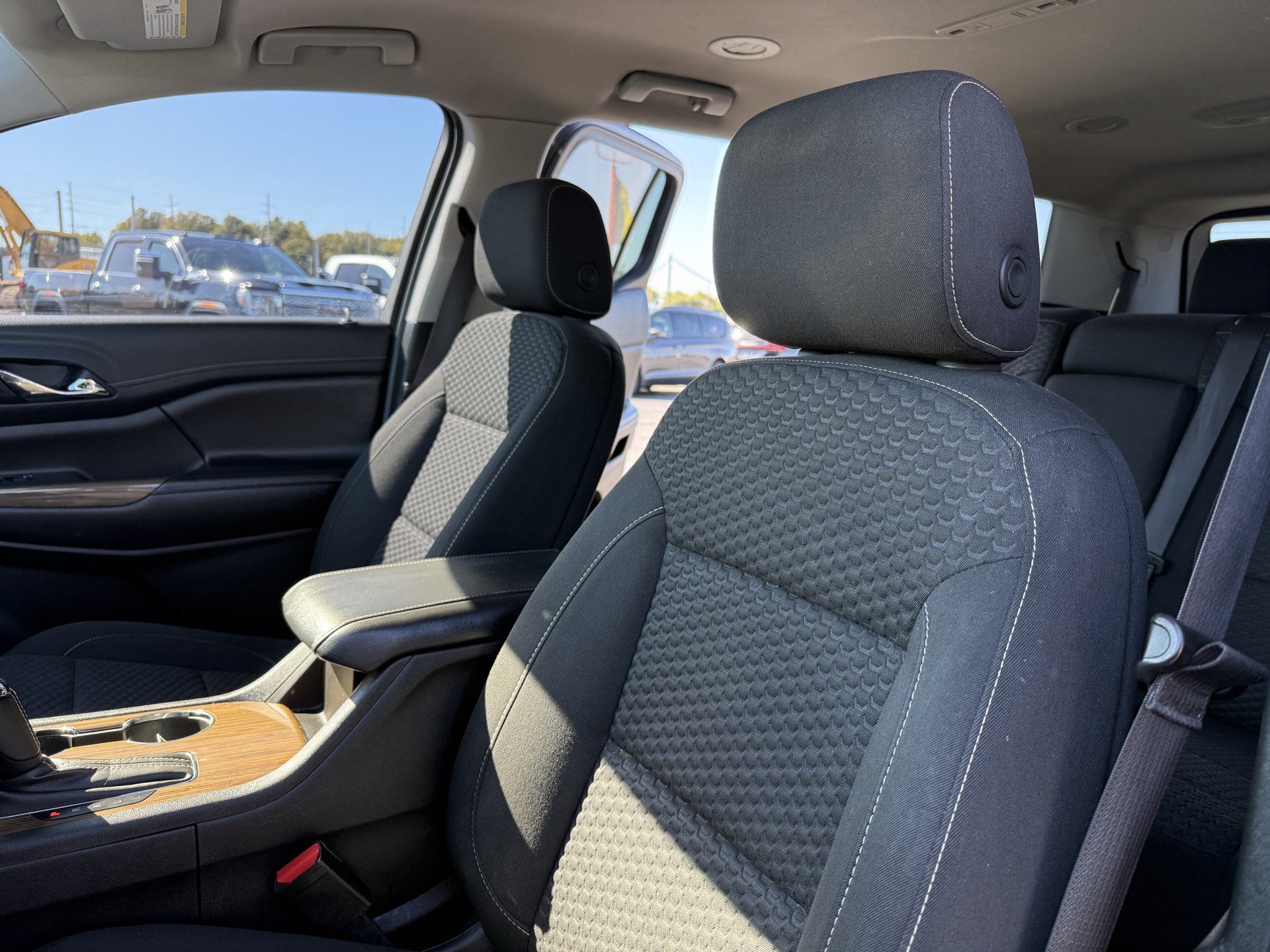 Used 2019 GMC Acadia SLE w/ LPO, Black Accent Package FWD image 27