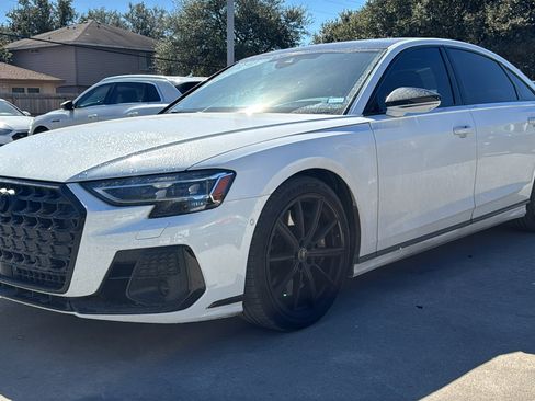 Used 2022 Audi S8 image 3