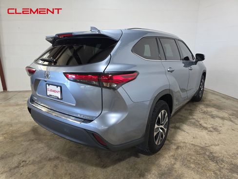 Used 2020 Toyota Highlander XLE w/ Protection Package #3 image 6