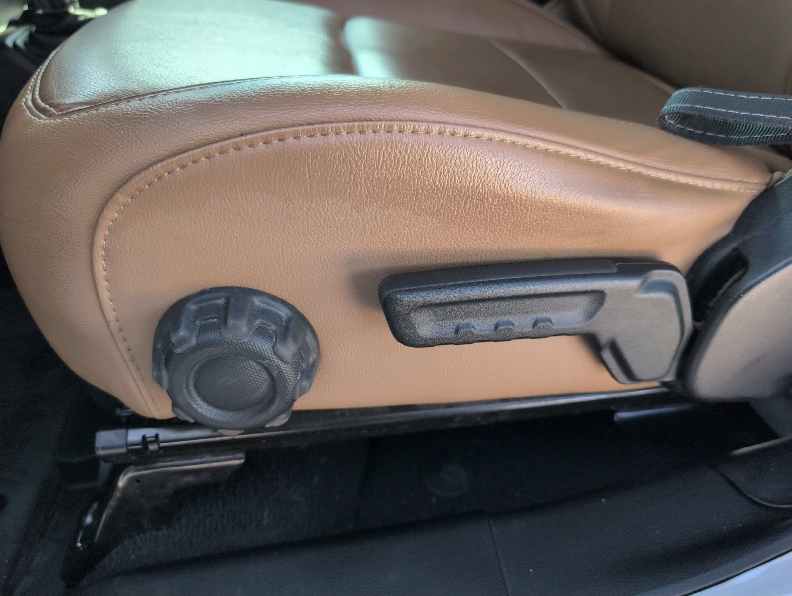 Used 2020 Jeep Gladiator Overland AWD/4WD image 7