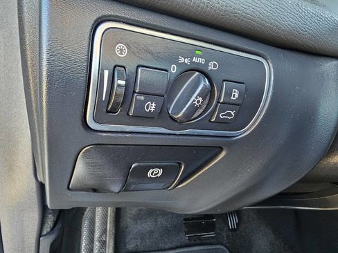 Used 2016 Volvo XC60 T5 Premier image 12