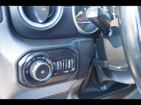 Used 2018 Jeep Wrangler Unlimited Sahara image 26