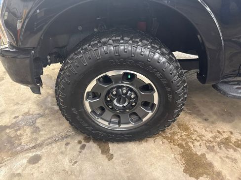 Used 2022 Ford F350 Platinum w/ Tremor Off-Road Package image 28