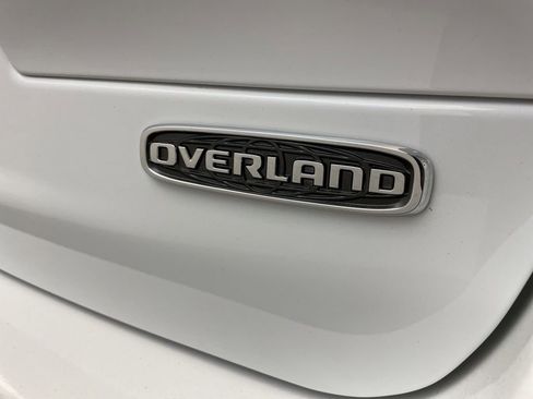Used 2021 Jeep Grand Cherokee L Overland w/ Luxury Tech Group IV AWD/4WD image 9