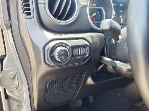 Used 2022 Jeep Gladiator Overland w/ Popular Equipment Package AWD/4WD image 11
