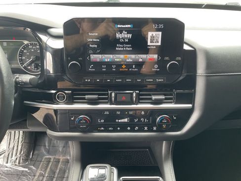Used 2023 Nissan Pathfinder SL w/ Lighting Package (N92) FWD image 23