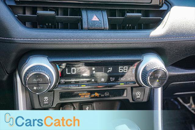Used 2020 Toyota RAV4 XLE w/ Convenience Package FWD image 29