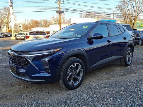 Used 2024 Chevrolet Trax LT image 3